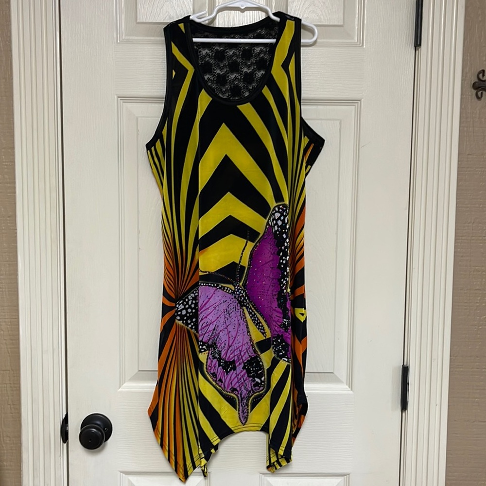 Sleeveless dress. The tag say XL - XXL. I think it runs smaller. I think Large.